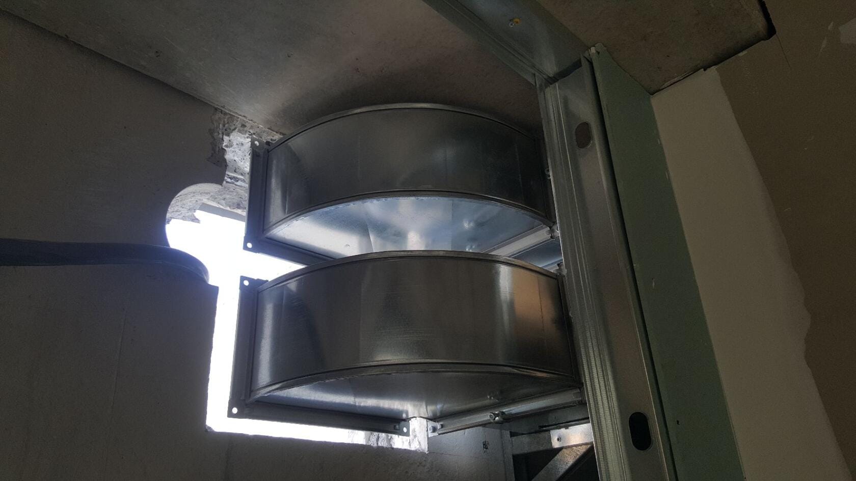 Racorduri de ventilație prin perete
