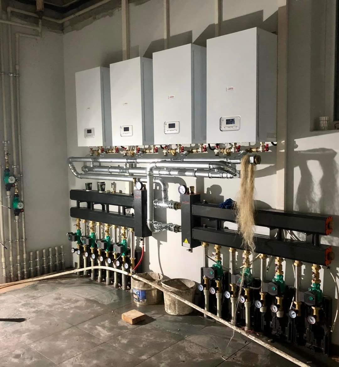 Baterie de centrale termice și distribuitoare